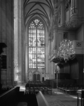 808982 Interieur van de Domkerk (Domplein) te Utrecht: transept, met rechts het orgel.
